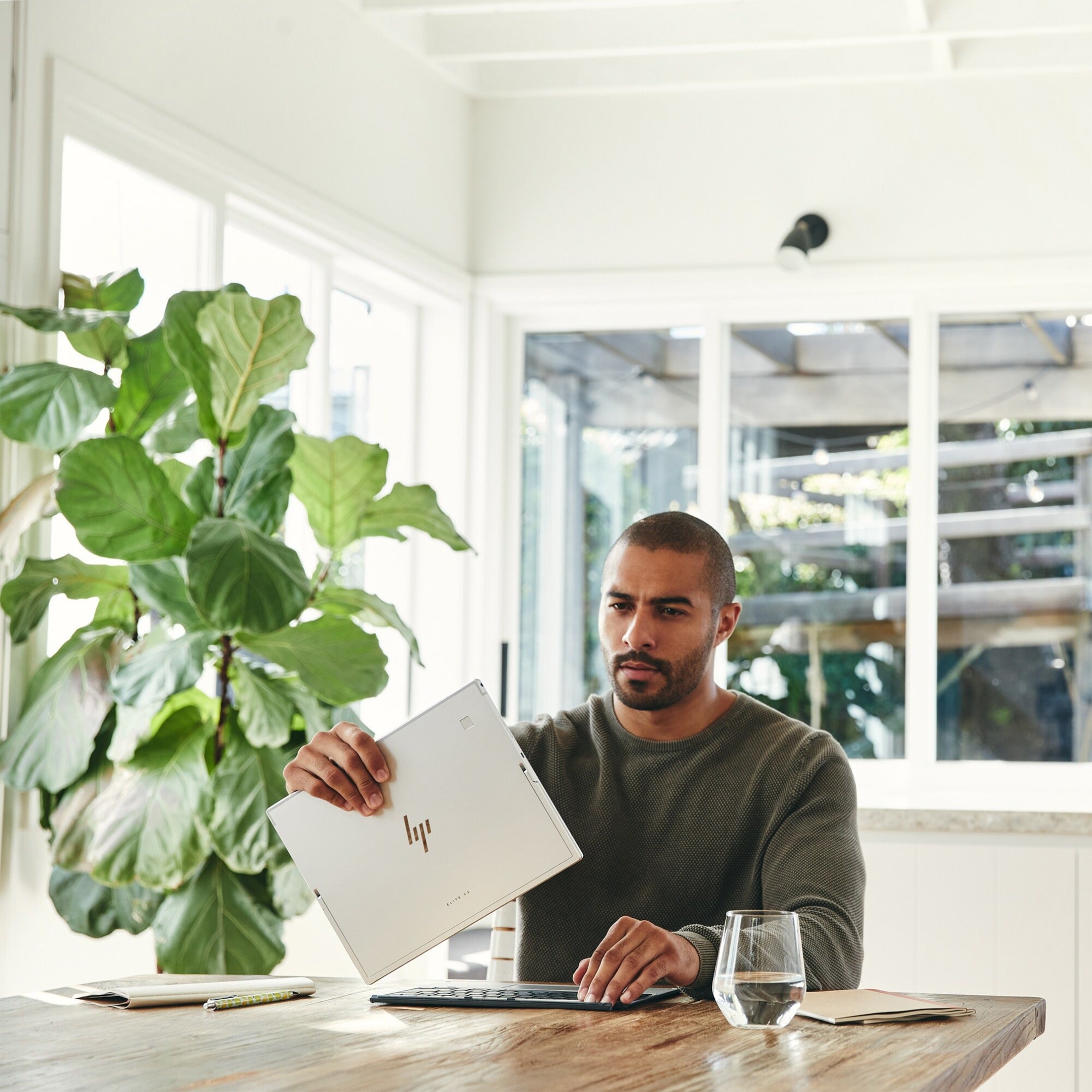 HP Elite x2 G8 2 in 1 Notebook, Intel i5-1145G7, 13" WUXGA+BVLEDUWVA TS, 16GB RAM, 256GB SSD, Windows 11 Pro64 DG106