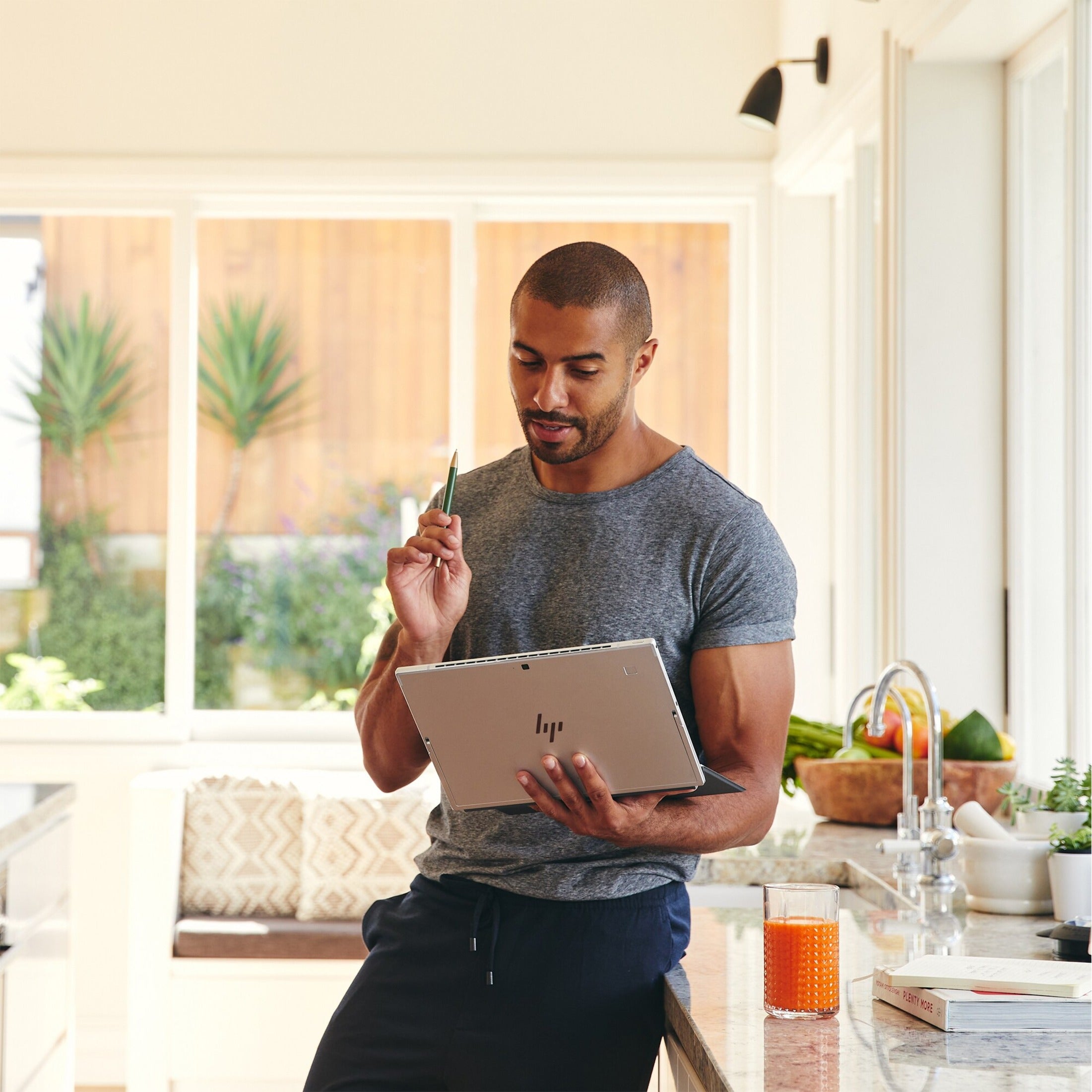 HP Elite x2 G8 2 in 1 Notebook, Intel i5-1145G7, 13" WUXGA+BVLEDUWVA TS, 16GB RAM, 256GB SSD, Windows 11 Pro64 DG106