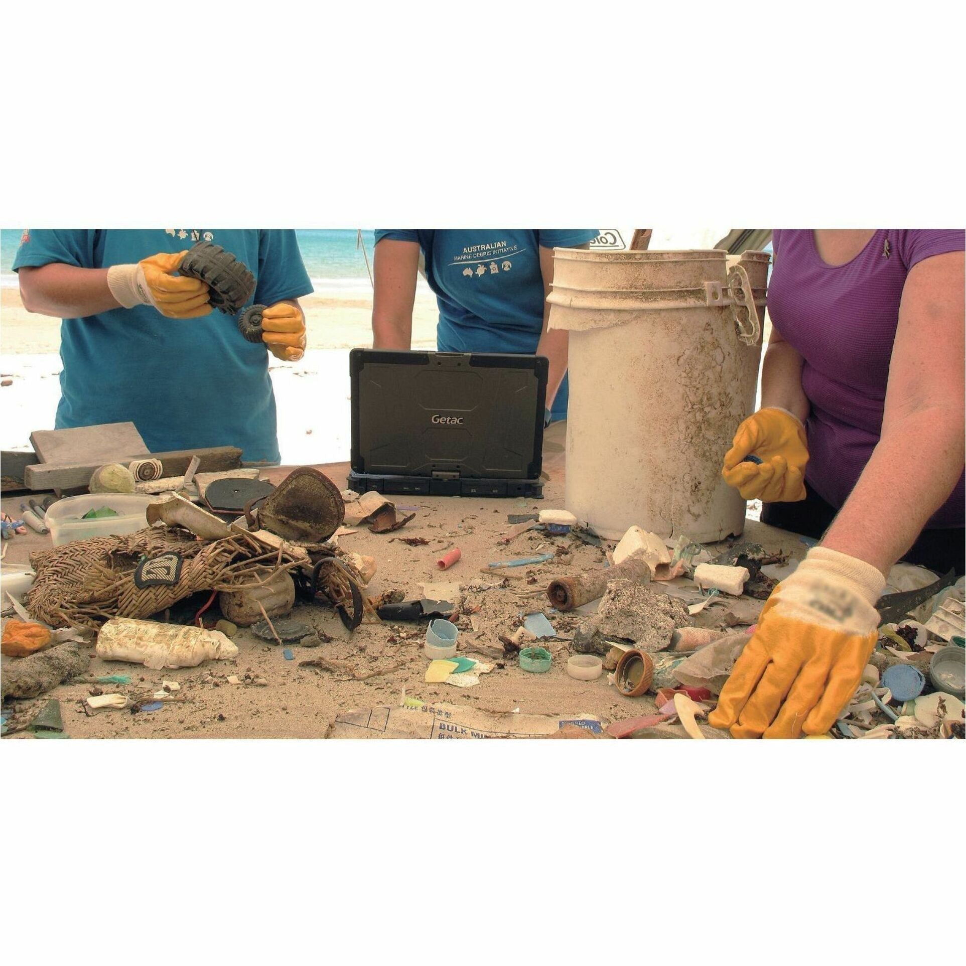 Getac V110 V110 G7 11.6" Convertible 2 in 1 Notebook (VSCP6PJAB49C)